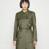 HUGO MAKARAS - Trenchcoat - Khaki
