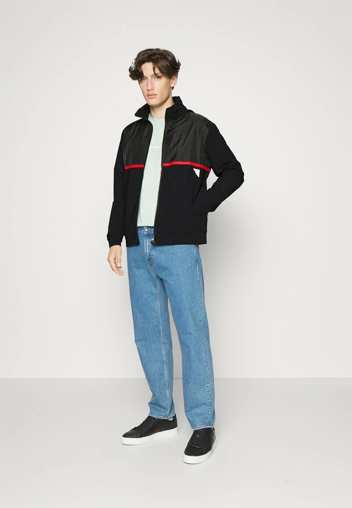 HUGO DION - Zip-up Sweatshirt - Black 2 HUGO DION - Zip-up Sweatshirt - Black - Image 2