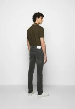 HUGO - Slim Fit Jeans - Grey 9 HUGO - Slim Fit Jeans - Grey -HUGO Shop a402250326de4c6d8c8cff8a403ba6df