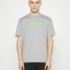 HUGO DANFORD - Print T-shirt - Silver