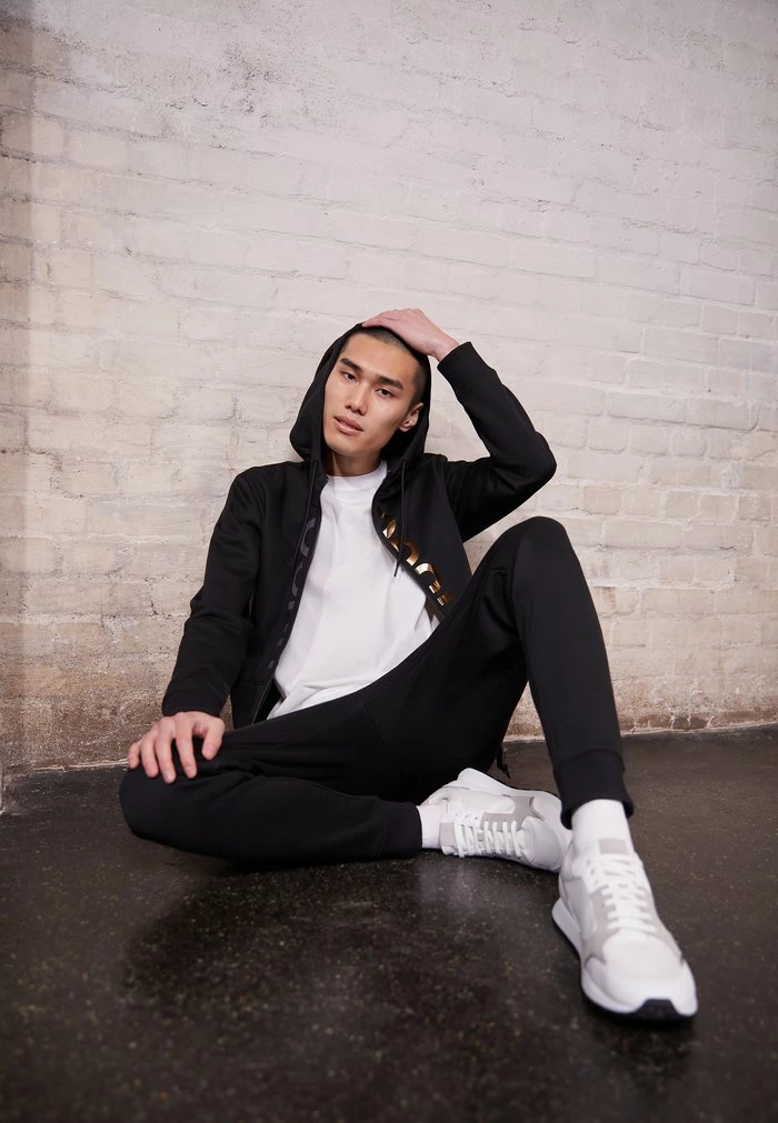 HUGO DELLAR - Sweatshirt - Black 1 HUGO DELLAR - Sweatshirt - Black